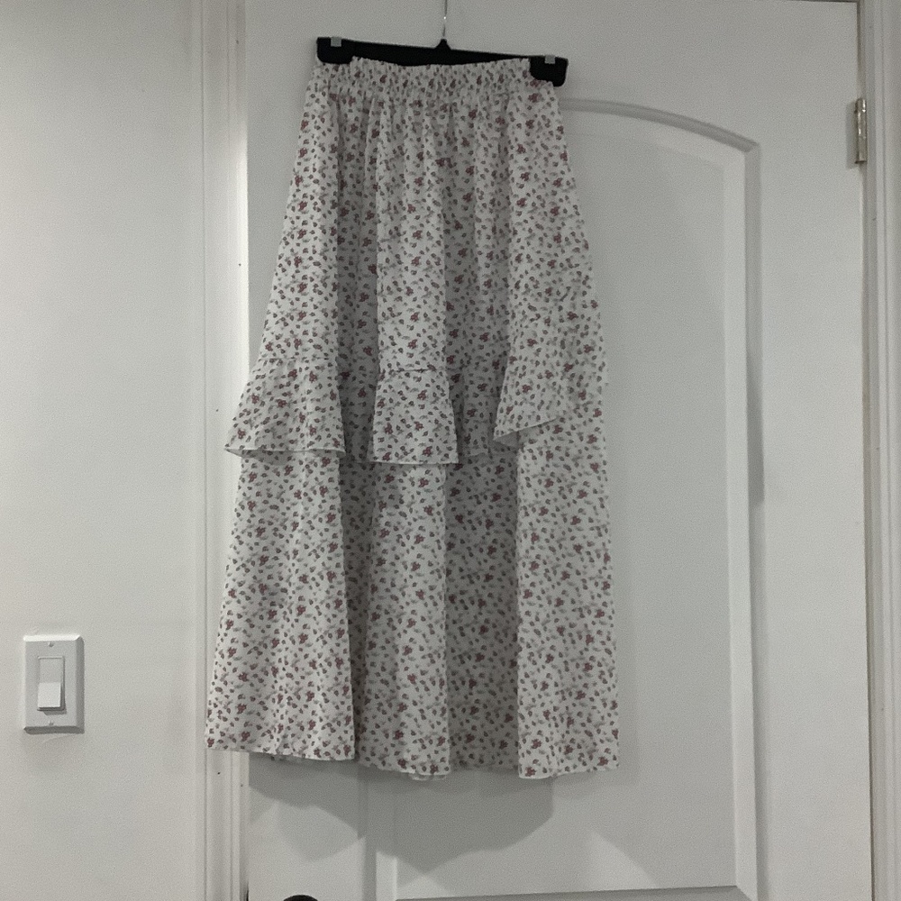 NWOT Floral layered skirt